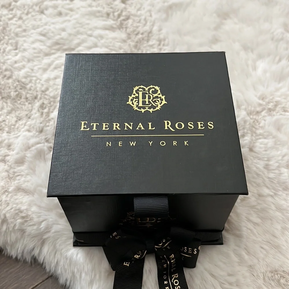 Eternal Roses Gift Box - Picture 2 of 3